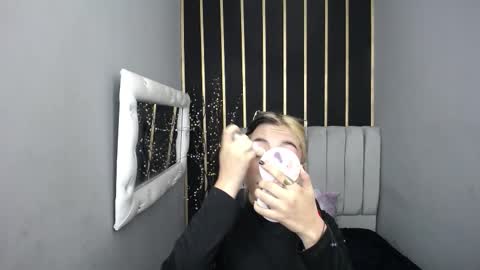 MOON SHUT online show from March 16, 12:53 pm