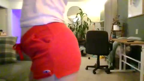 moonbutterfly94 online show from May 18, 7:47 am