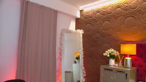 moonligt_iris online show from September 18, 4:55 am