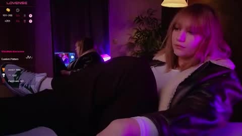 morvelyn online show from September 17, 2:53 am