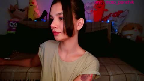 Snapshot of moto_ponchik chatting on October 19, 5:42 am Kris online show from October 19, 5:42 am