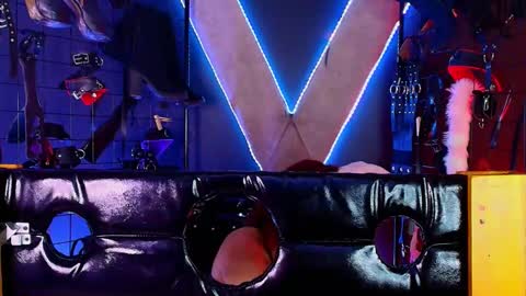 mr_rosse_bdsm online show from March 18, 9:42 pm