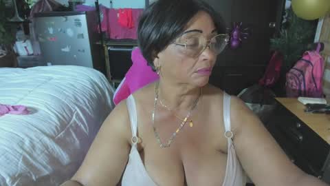 mrs_mommy online show from November 17, 12:55 am