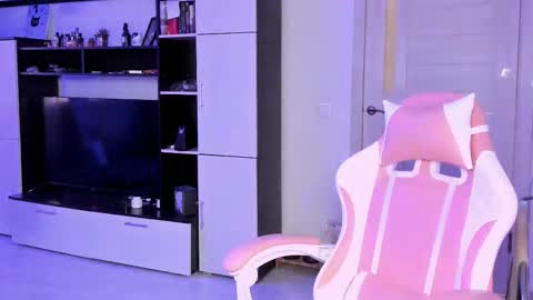 ms_emily_ online show from March 24, 2:00 pm