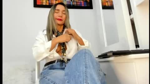 Luna  online show from May 3, 2:37 am