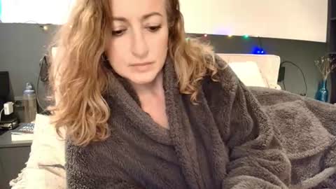 Melanie online show from July 18, 5:55 am