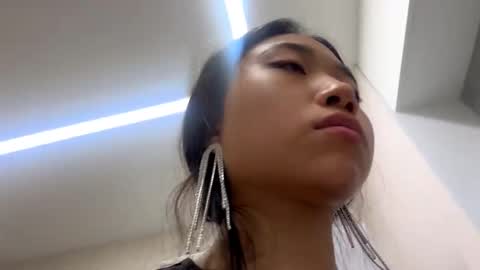 Mia online show from February 27, 10:59 am