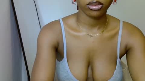 muscle_queen0 online show from March 8, 8:13 pm