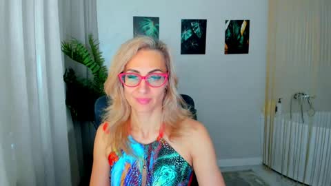 Diana online show from May 2, 11:35 am
