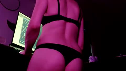 ghost mantis online show from December 2, 2:41 pm