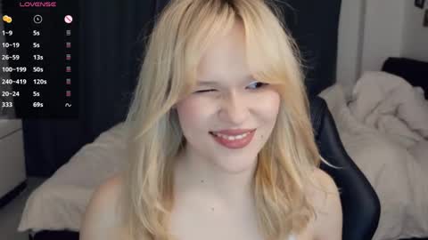 Lily online show from April 18, 2:25 am