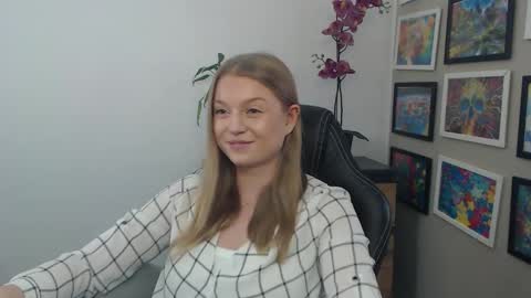 Erica online show from April 28, 11:36 am