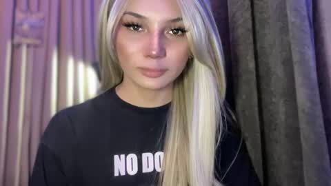 UR GIRL NEXTDOOR online show from May 1, 8:06 am