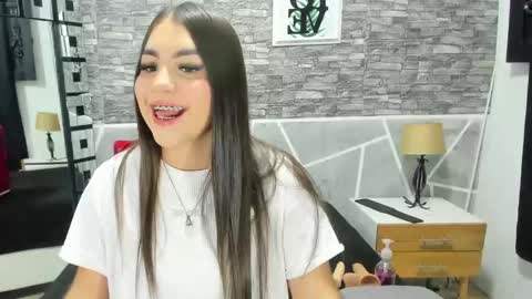 naahomi online show from December 19, 11:18 am