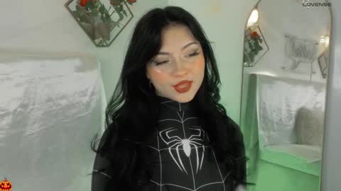 Snapshot of naamah_b chatting on October 18, 3:15 pm naamah_b online show from October 18, 3:15 pm