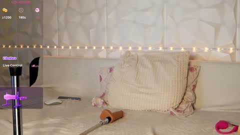 Snapshot of naathasa_ chatting on January 7, 5:09 pm Naathasa   online show from January 7, 5:09 pm