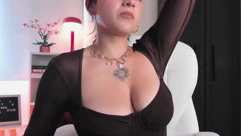 Nahia INDEPENDENT MODEL P online show from February 5, 7:28 pm