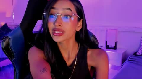 Nahomy  online show from January 17, 11:40 am