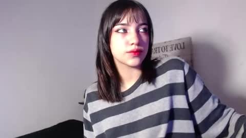 naiakit18 online show from February 5, 1:37 am