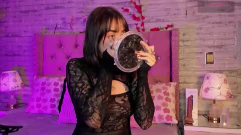 naiawhisper online show from March 6, 2:12 pm