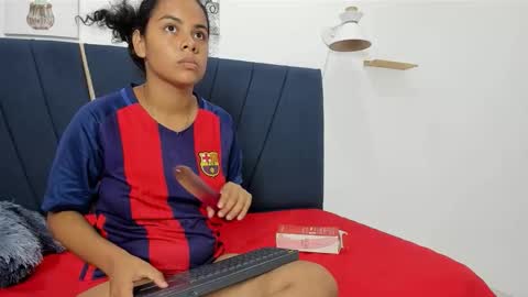 naomi_x0 online show from December 18, 4:45 pm