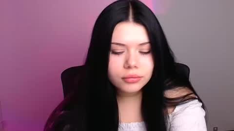 Naomi online show from November 10, 6:30 am