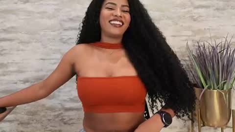 Naomi     online show from July 18, 5:11 am