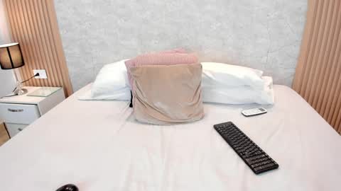 NAOMY  online show from April 29, 2:42 pm