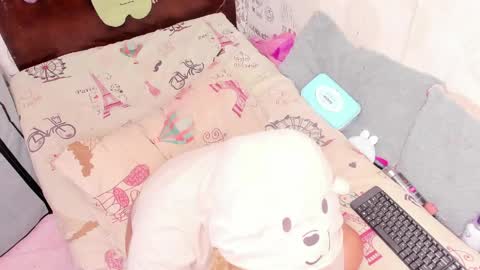 Naomyfoxx online show from May 17, 5:06 am