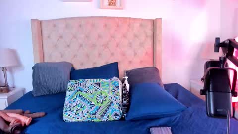 Snapshot of natalia_collinslim chatting on September 23, 3:37 am Natalia online show from September 23, 3:37 am