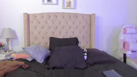 Snapshot of natalia_collinslim chatting on February 16, 3:58 am Natalia online show from February 16, 3:58 am