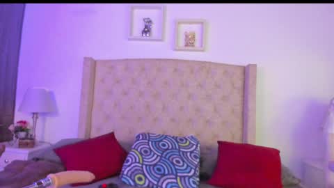 Snapshot of natalia_collinslim chatting on December 5, 3:26 am Natalia online show from December 5, 3:26 am