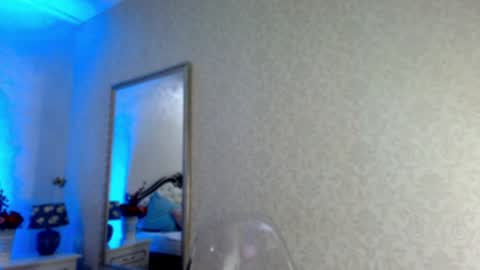 Snapshot of natalia_peach chatting on January 27, 5:14 am Wild influence online show from January 27, 5:14 am