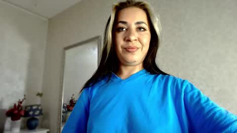 Snapshot of natalia_peach chatting on February 10, 5:03 am Wild influence online show from February 10, 5:03 am