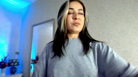 Snapshot of natalia_peach chatting on February 3, 5:40 am Wild influence online show from February 3, 5:40 am