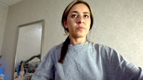 Snapshot of natalia_peach chatting on December 18, 10:08 am Wild influence online show from December 18, 10:08 am