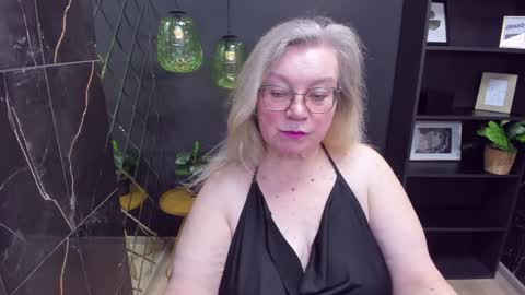 Snapshot of natalicloud chatting on December 9, 1:24 pm NataliCloud online show from December 9, 1:24 pm