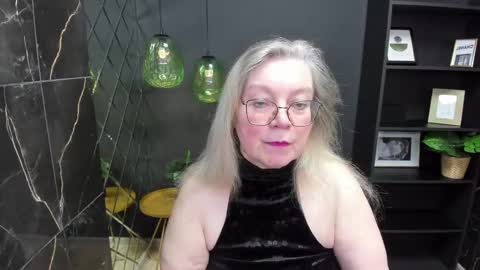 Snapshot of natalicloud chatting on March 3, 12:42 pm NataliCloud online show from March 3, 12:42 pm