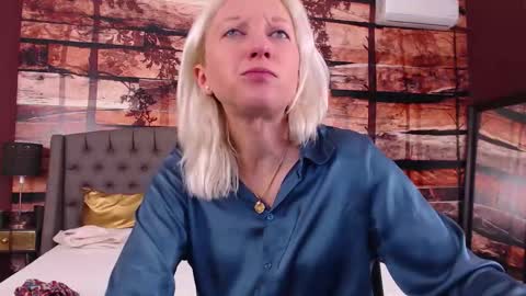 Snapshot of natalie_bitton chatting on October 9, 10:19 am Natalie online show from October 9, 10:19 am