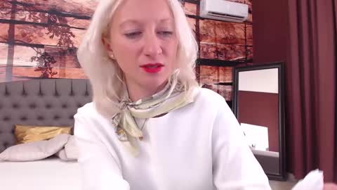 Snapshot of natalie_bitton chatting on September 21, 11:53 am Natalie online show from September 21, 11:53 am