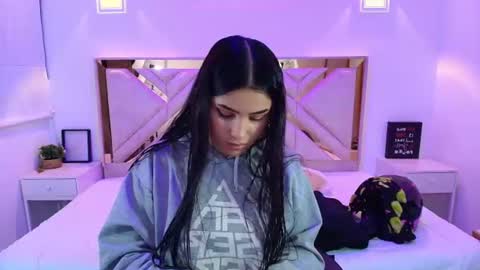 natalie  online show from August 3, 8:14 pm