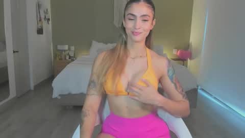 anatalybee online show from November 14, 8:31 pm