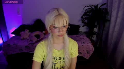 MissNatis online show from May 6, 2:04 am