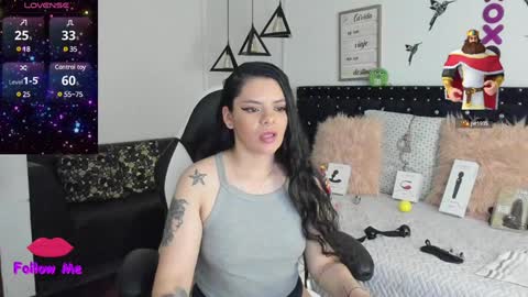 Snapshot of natasha__logan chatting on December 13, 5:27 am Natasha online show from December 13, 5:27 am