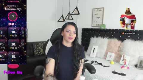 Snapshot of natasha__logan chatting on February 25, 4:35 am Natasha online show from February 25, 4:35 am