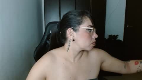Snapshot of natashasmithe chatting on February 11, 7:27 pm Natasha Smithe online show from February 11, 7:27 pm