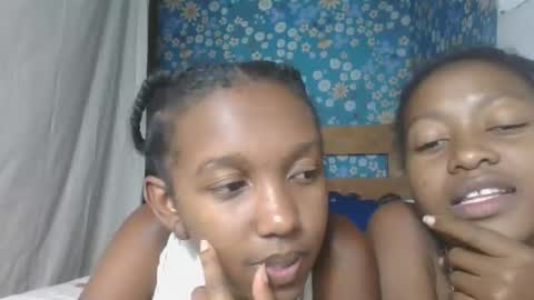 nathalia069 online show from May 2, 11:57 am