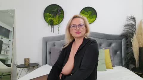 Nathalie online show from June 20, 9:35 am