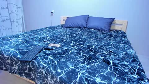 Tisha online show from January 24, 6:04 pm