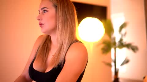 Snapshot of nattylust chatting on October 7, 5:45 am Natty online show from October 7, 5:45 am